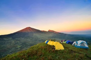 Camping ground di puncak bukit Pergasingan Sembalun