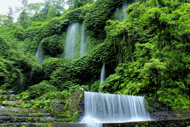 Air Terjun Lombok Benang Kelambu
