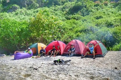 Camping di Pantai Sandro Pole, Sumbawa 