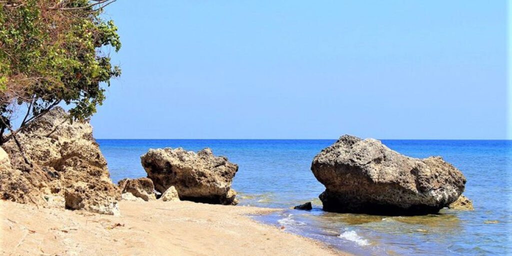 Pantai Ai Loang Sumbawa NTB
