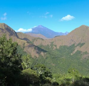 Pemandangan gunung rinjani dari puncak bukit bao ritip Sembalun