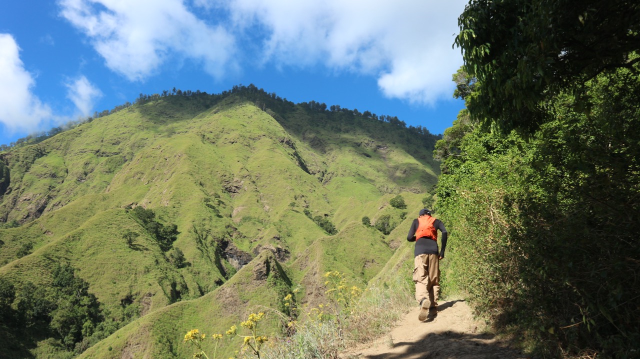 Tektokan di jalur trekking bukit sempana Sembalun