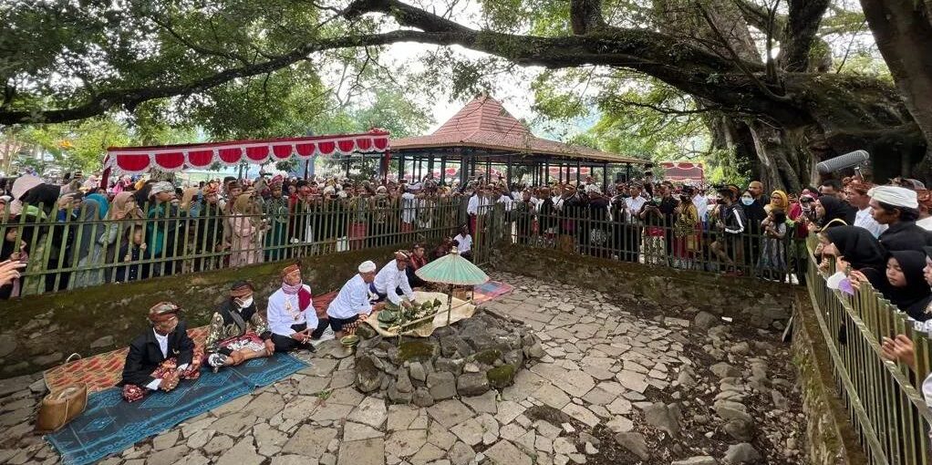 Ritual adat ngayu-ayu masyarakat Sasak, Sembalun, Lombok Timur.
